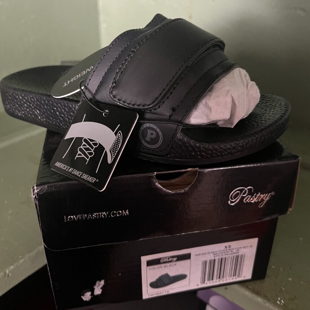 Pastry Adult Women's Recovery Slide in Black
